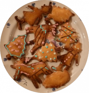 Biscuits sablés décorés et coupés à l'emporte-pièce, par JoanaS